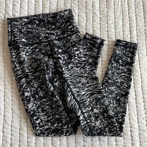Women’s Lululemon High-Rise Wunder Unders size 2